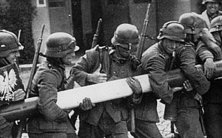 80 lat temu wojska niemieckie zaatakowały Polskę. Wydarzenia z 1 września 1939 zapoczątkowały II Wojnę Światową